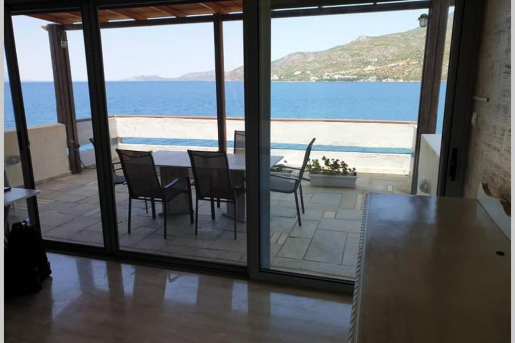 Penthouse -Breathtaking Sea View-Just On The Beach 루트라키 외부 사진