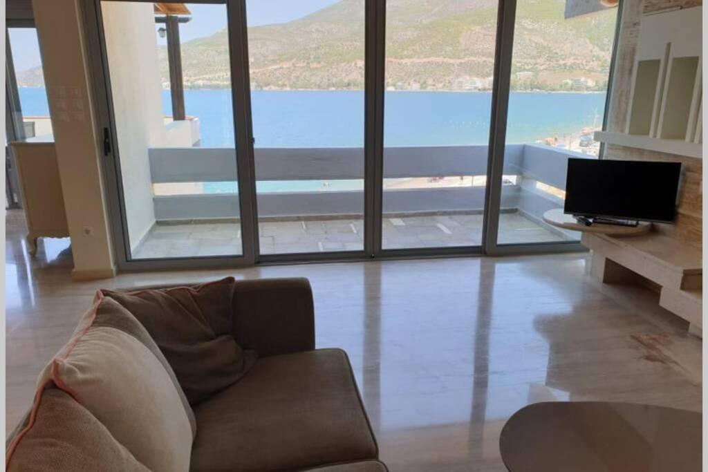 Penthouse -Breathtaking Sea View-Just On The Beach 루트라키 외부 사진