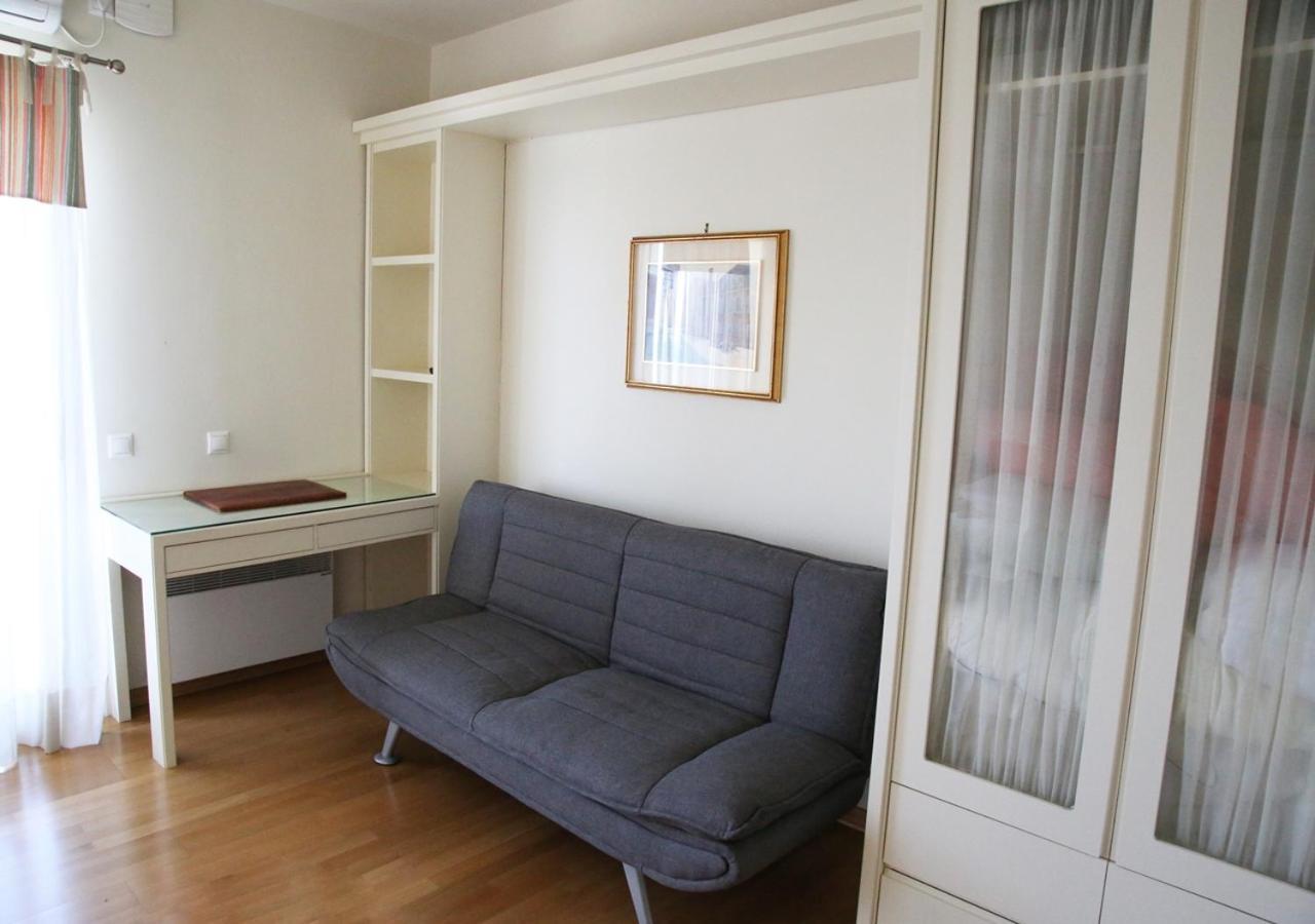 Penthouse -Breathtaking Sea View-Just On The Beach 루트라키 외부 사진