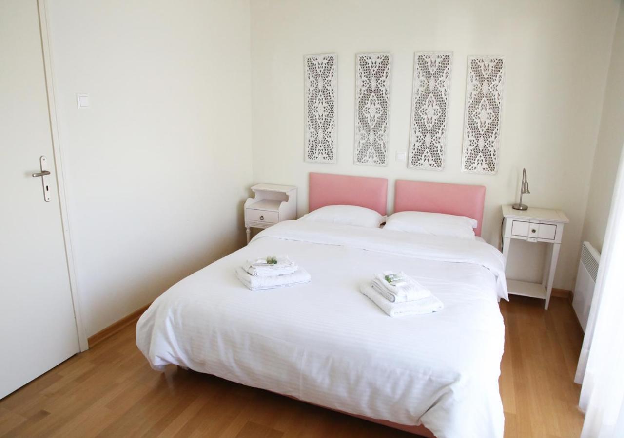 Penthouse -Breathtaking Sea View-Just On The Beach 루트라키 외부 사진